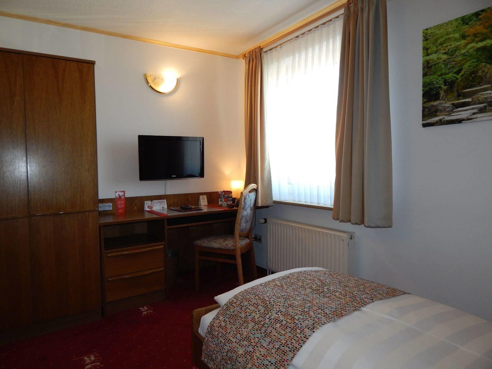 Hotel Kaiserquelle ซาลซ์กิทเทอร์ ภายนอก รูปภาพ