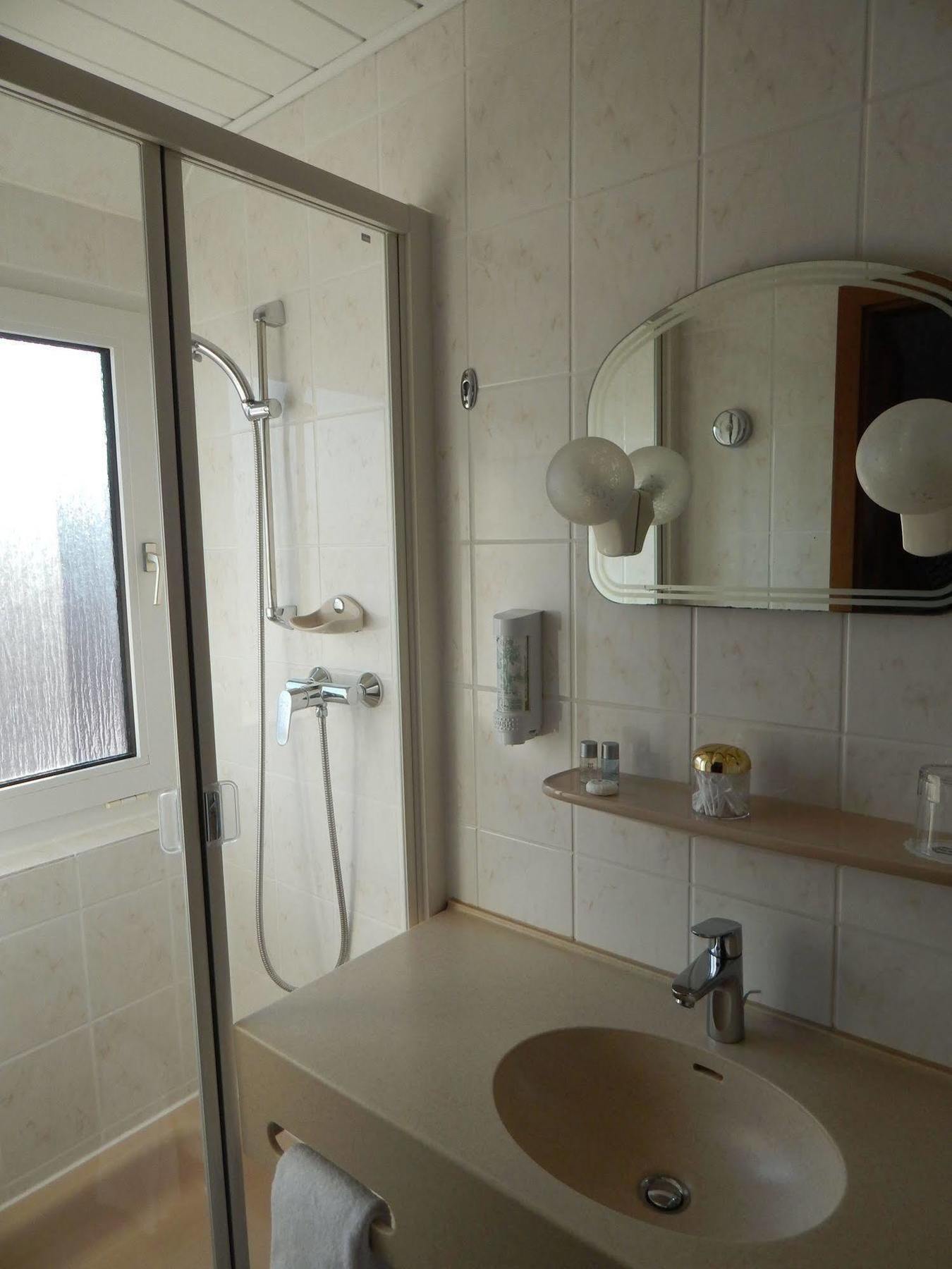 Hotel Kaiserquelle ซาลซ์กิทเทอร์ ภายนอก รูปภาพ